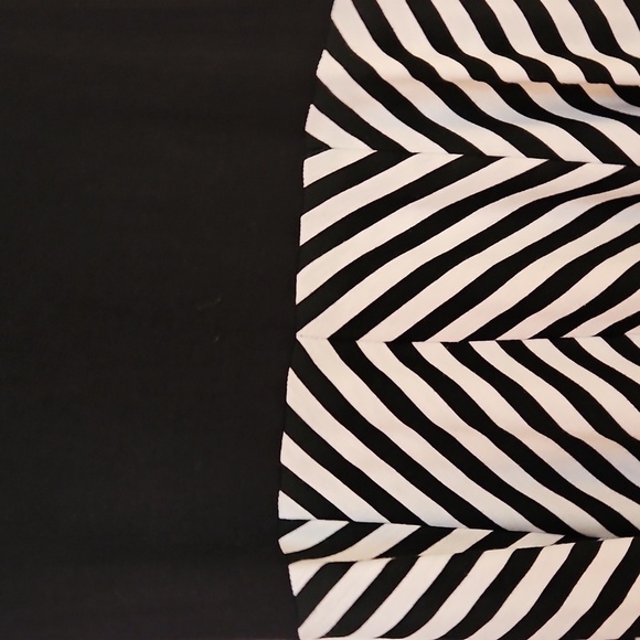 Soprano Black and White Sleeveless Chevron Dress, Sz M, Lightweight, GUC - Picture 4 of 7